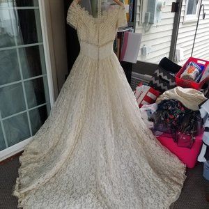 1950s Chantilly lace wedding gown